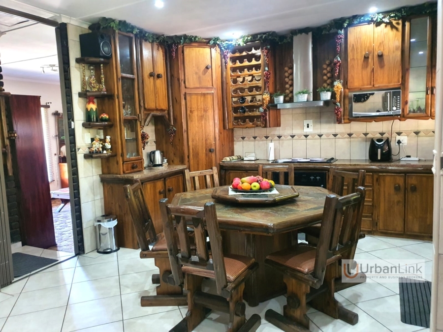 4 Bedroom Property for Sale in Safari Gardens North West